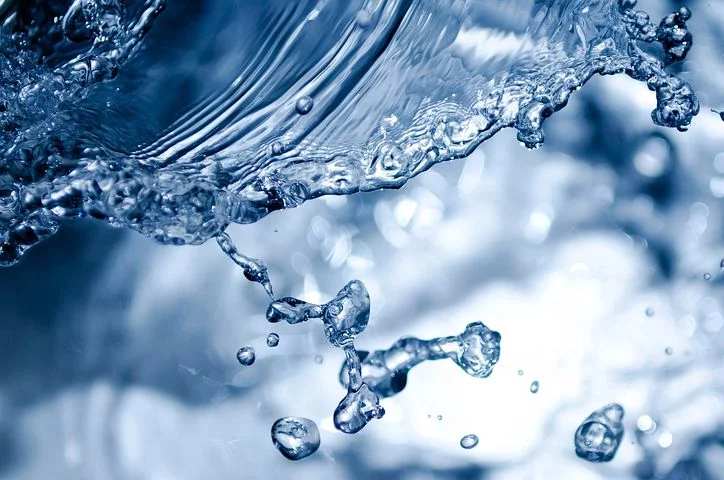 Pompy hydrauliczne – w jaki sposób funkcjonują oraz dlaczego warto je stosować?