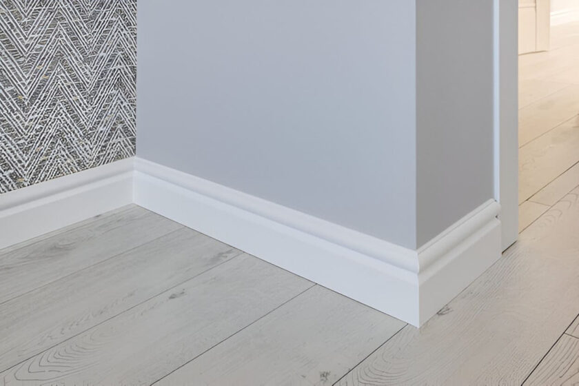 Jak dopasować wysokość przypodłogowej listwy do wysokości pomieszczenia
